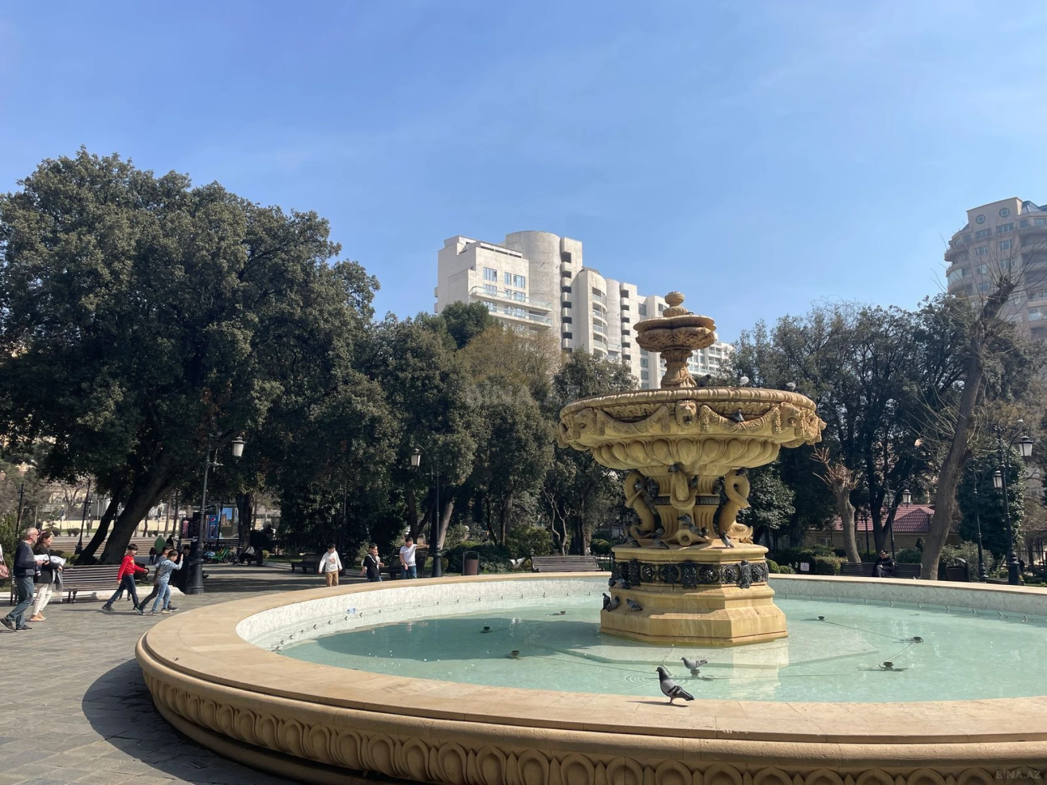 Satılır 3 otaqlı mənzil 166 m²