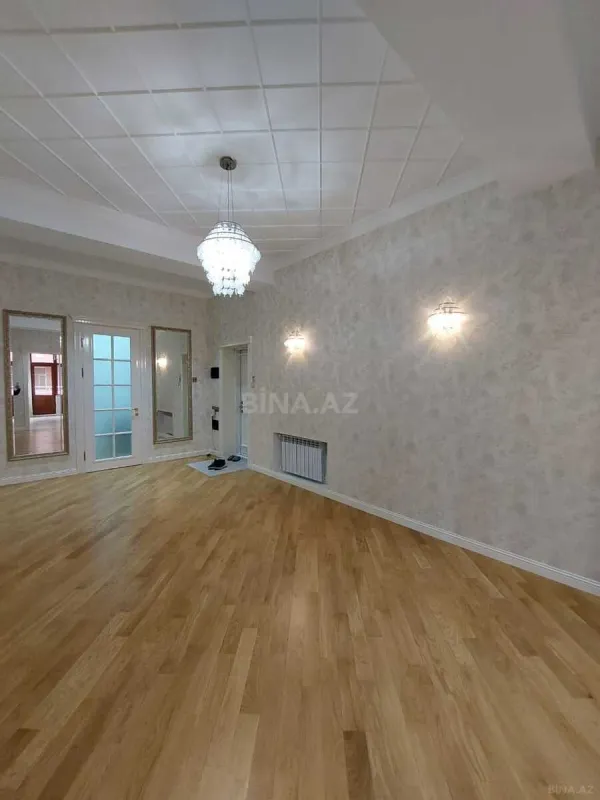 Satılır 3 otaqlı mənzil 166 m²