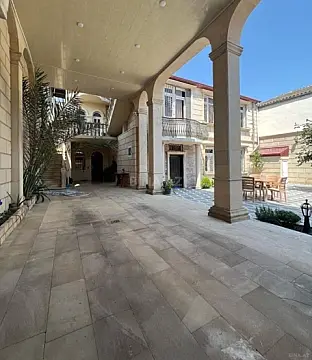 Satılır 7 otaqlı həyət evi 300 m²