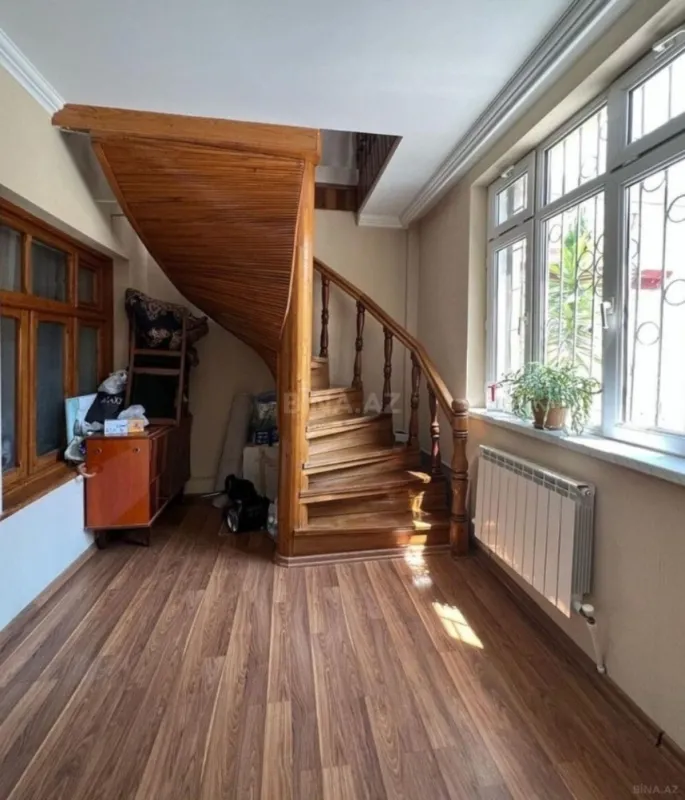 Satılır 7 otaqlı həyət evi 300 m²