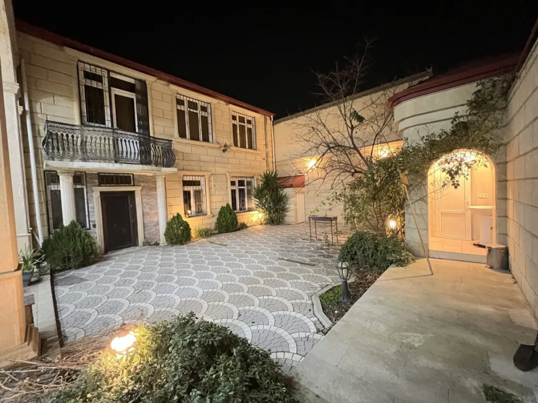 Satılır 7 otaqlı həyət evi 300 m²