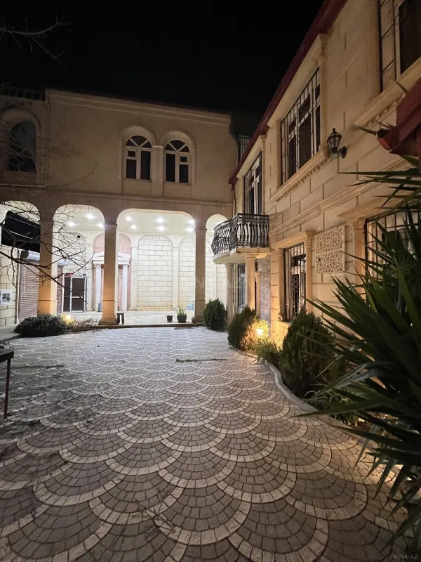 Satılır 7 otaqlı həyət evi 300 m²