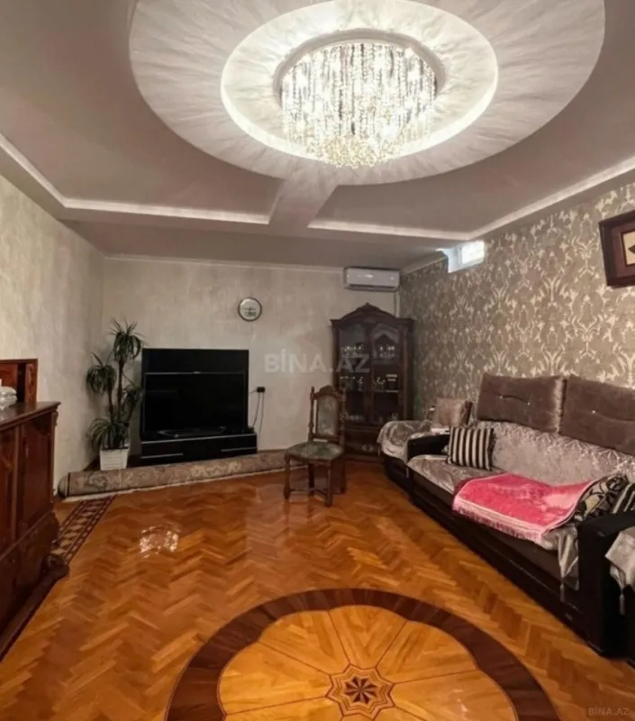 Satılır 7 otaqlı həyət evi 300 m²