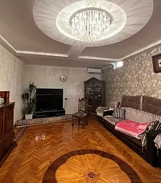 Satılır 7 otaqlı həyət evi 300 m²