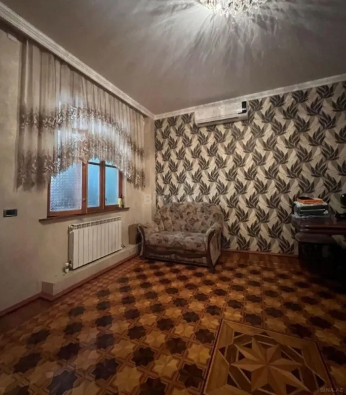 Satılır 7 otaqlı həyət evi 300 m²