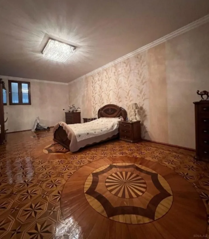 Satılır 7 otaqlı həyət evi 300 m²