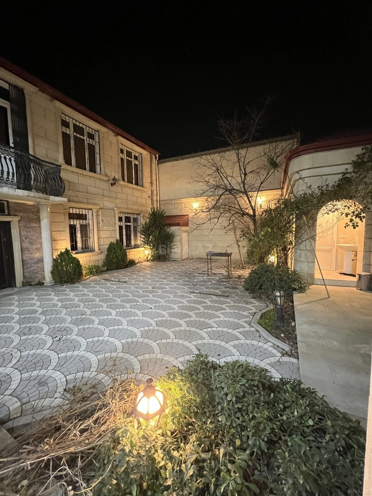 Satılır 7 otaqlı həyət evi 300 m²