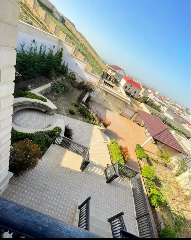 Satılır 7 otaqlı həyət evi 400 m²