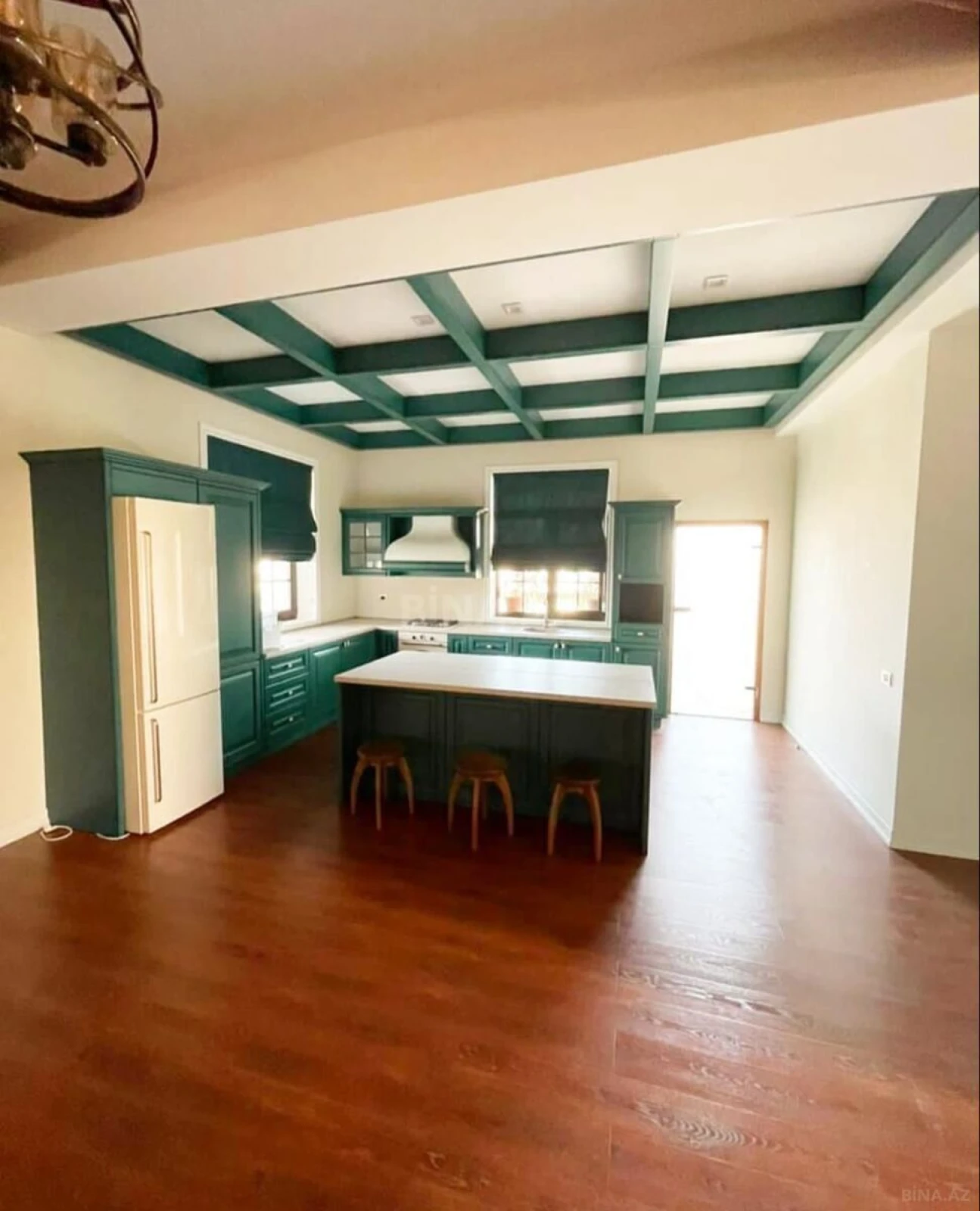 Satılır 7 otaqlı həyət evi 400 m²