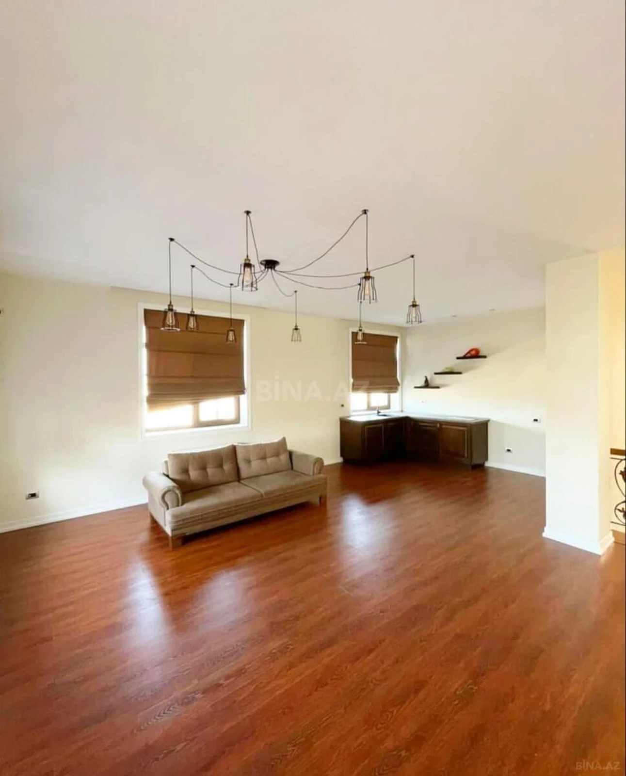Satılır 7 otaqlı həyət evi 400 m²