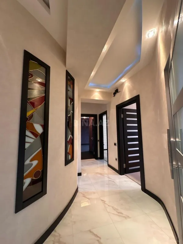 Satılır 4 otaqlı mənzil 205 m²