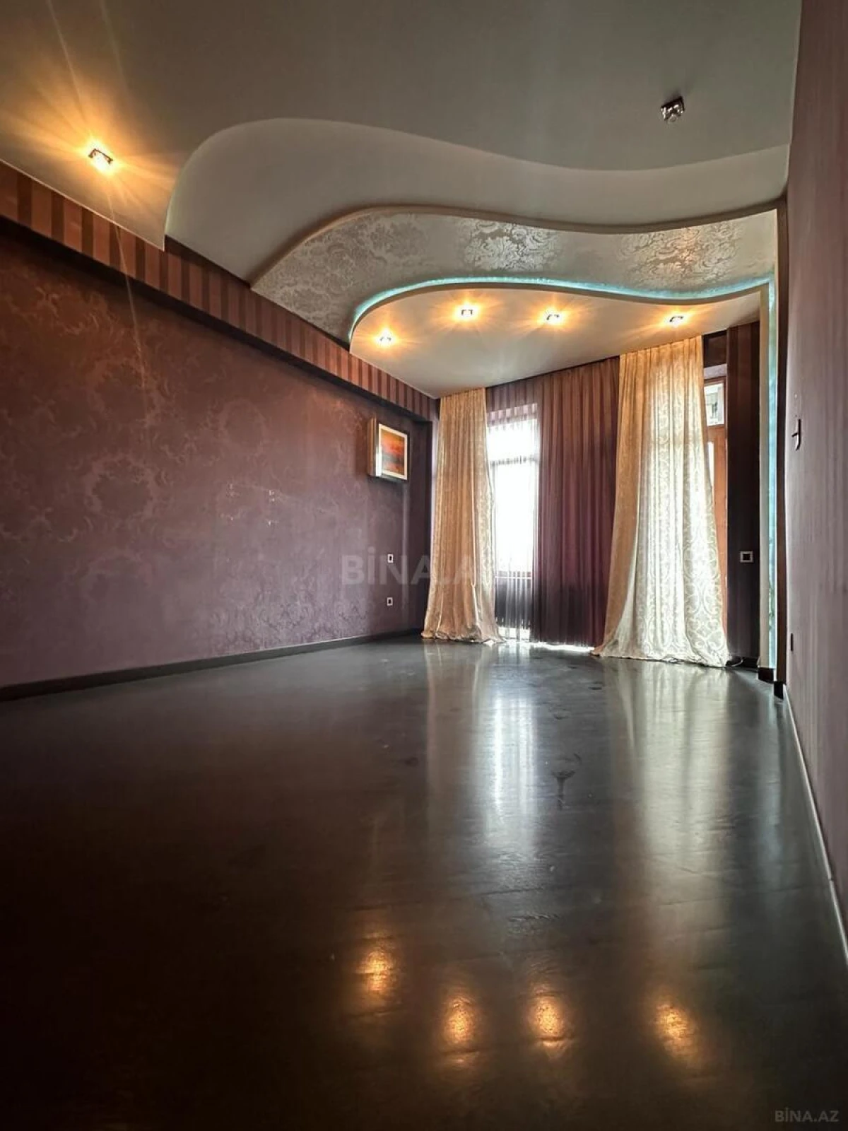 Satılır 4 otaqlı mənzil 205 m²