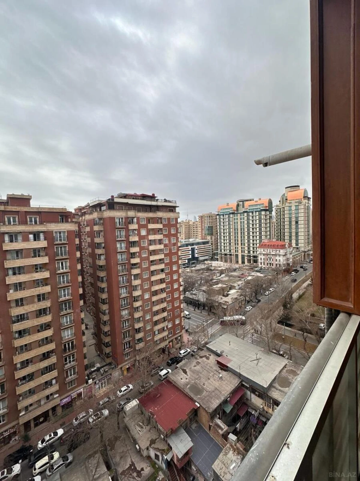 Satılır 4 otaqlı mənzil 205 m²