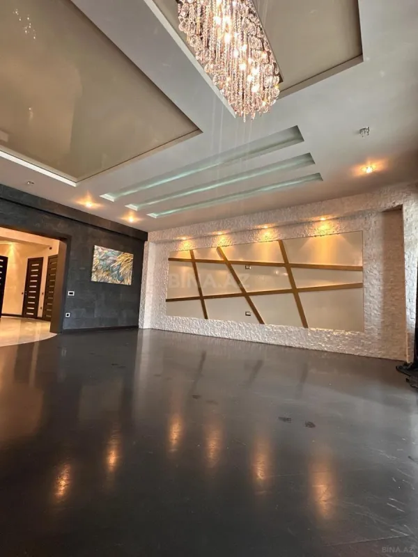 Satılır 4 otaqlı mənzil 205 m²