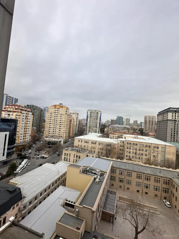 Satılır 4 otaqlı mənzil 205 m²