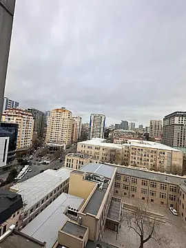 Satılır 4 otaqlı mənzil 205 m²