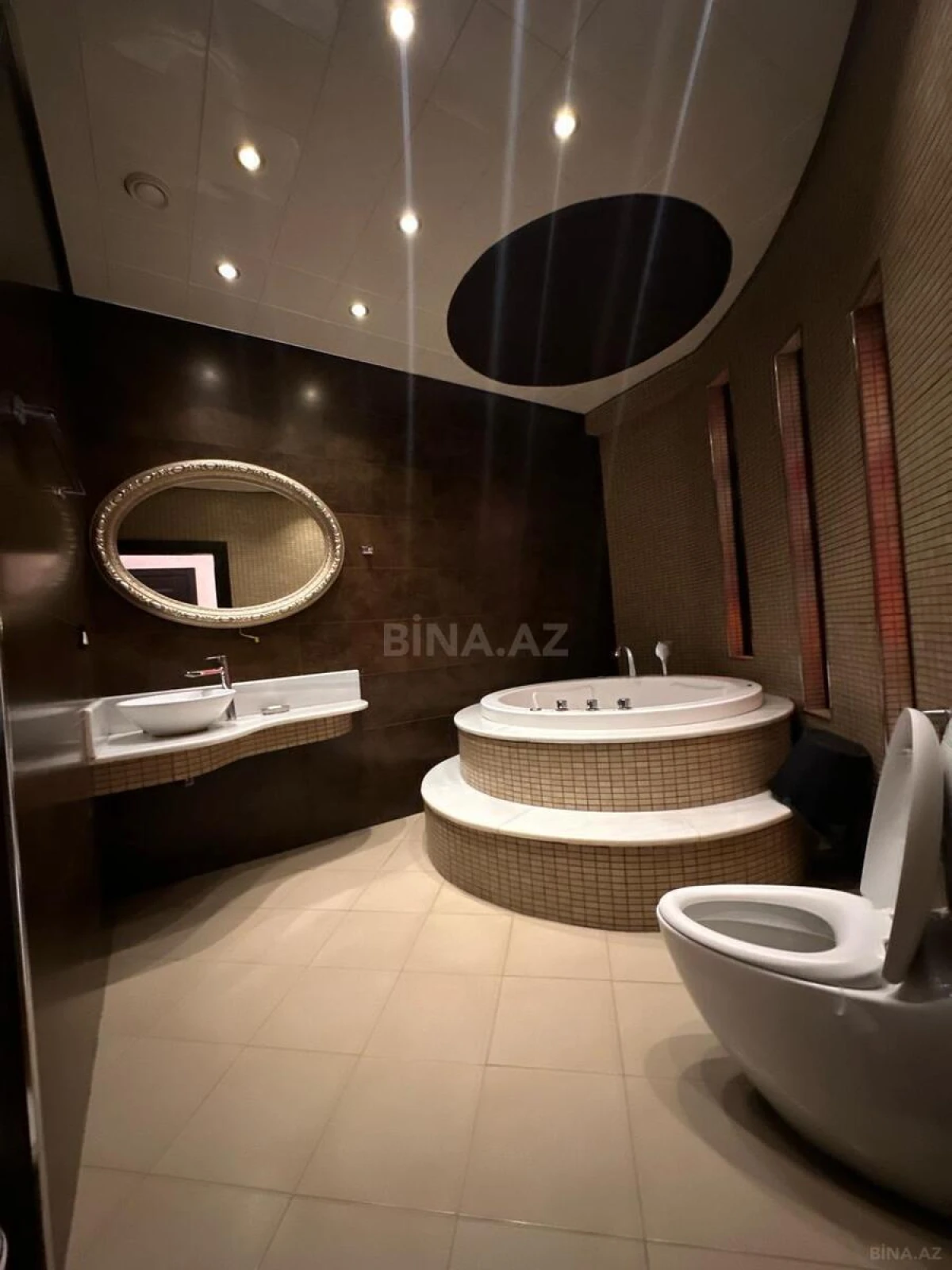 Satılır 4 otaqlı mənzil 205 m²