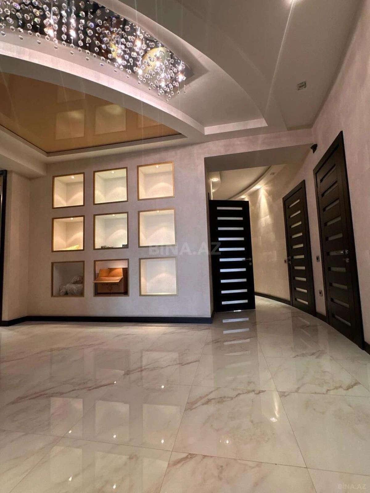 Satılır 4 otaqlı mənzil 205 m²