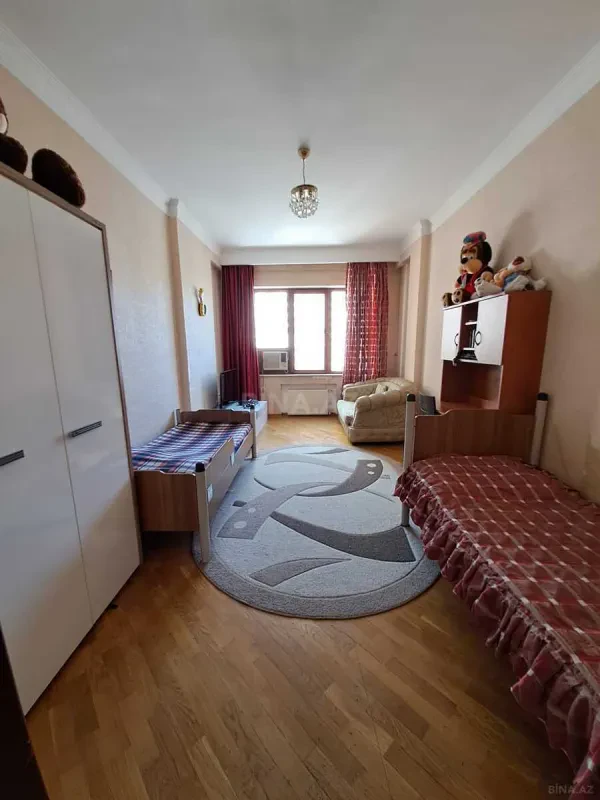 Satılır 3 otaqlı mənzil 130 m²