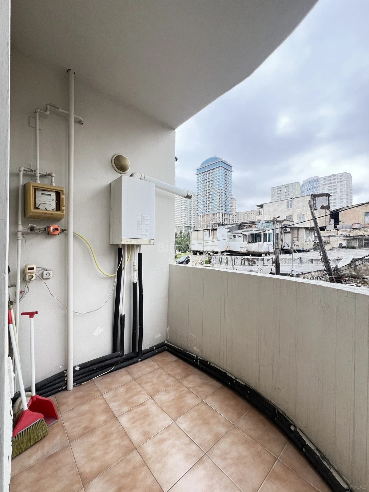 Satılır 2 otaqlı mənzil 88 m²