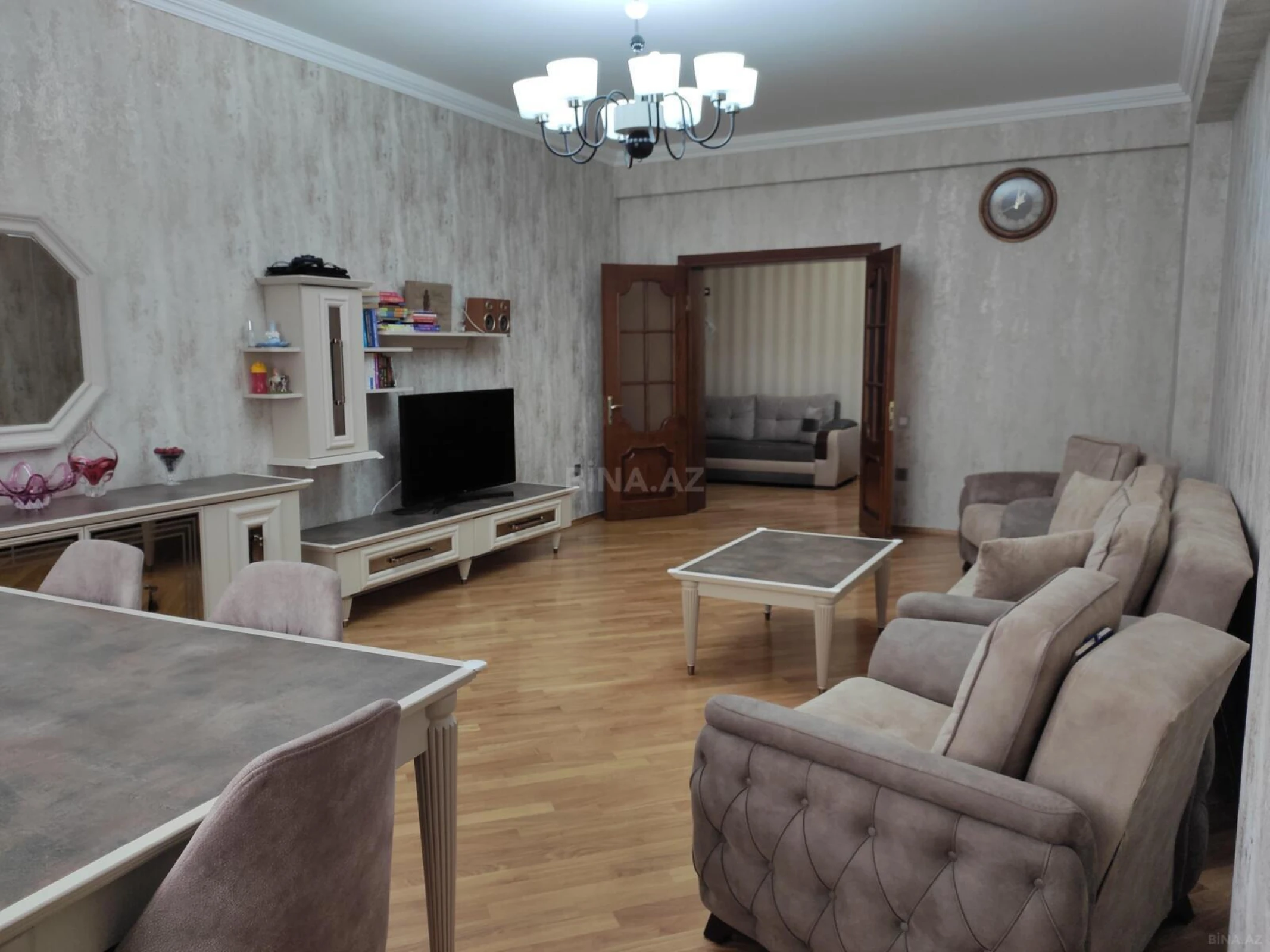 Satılır 3 otaqlı mənzil 135 m²