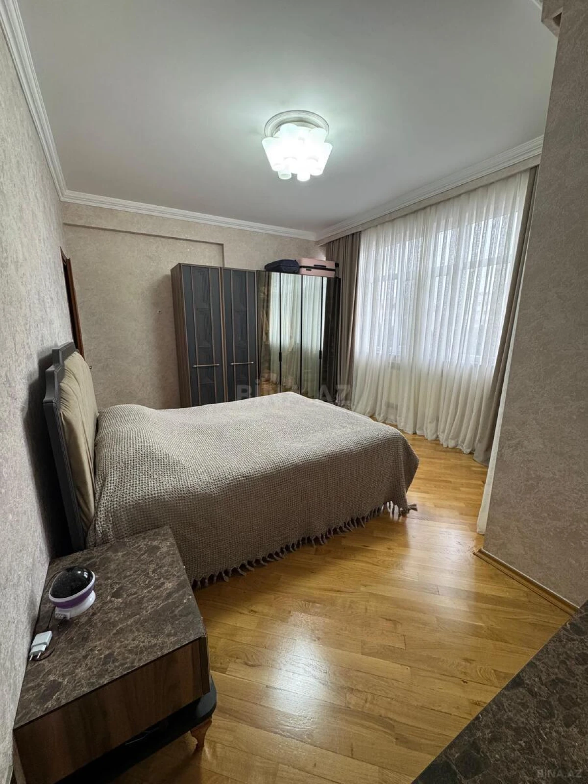 Satılır 3 otaqlı mənzil 135 m²