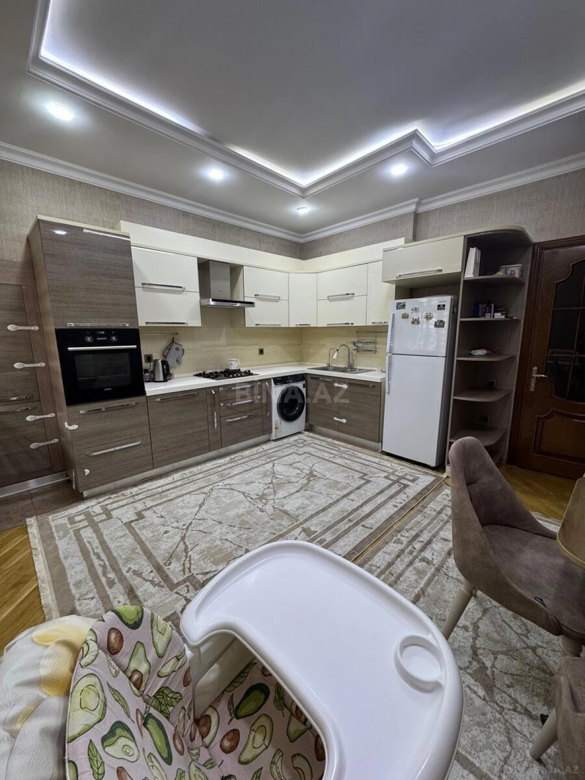 Satılır 3 otaqlı mənzil 135 m²