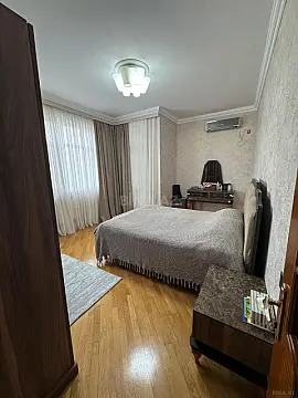 Satılır 3 otaqlı mənzil 135 m²