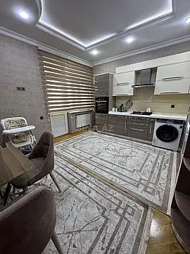 Satılır 3 otaqlı mənzil 135 m²
