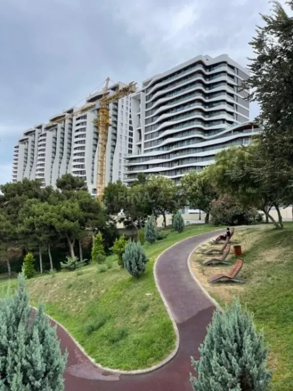 Kirayə verilir 4 otaqlı mənzil 148 m²