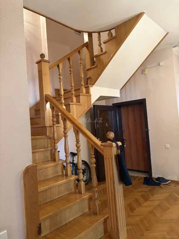 Satılır 6 otaqlı mənzil 440 m²