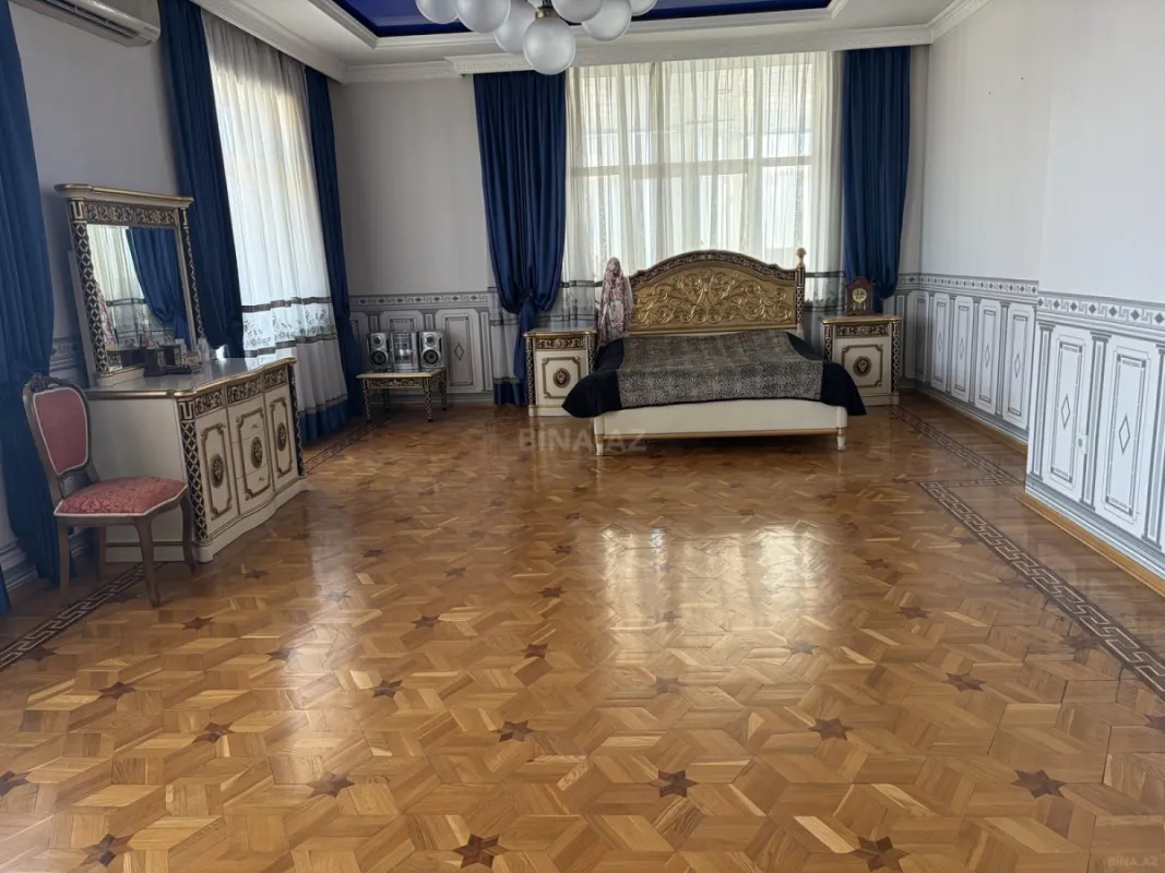 Satılır 6 otaqlı mənzil 440 m²