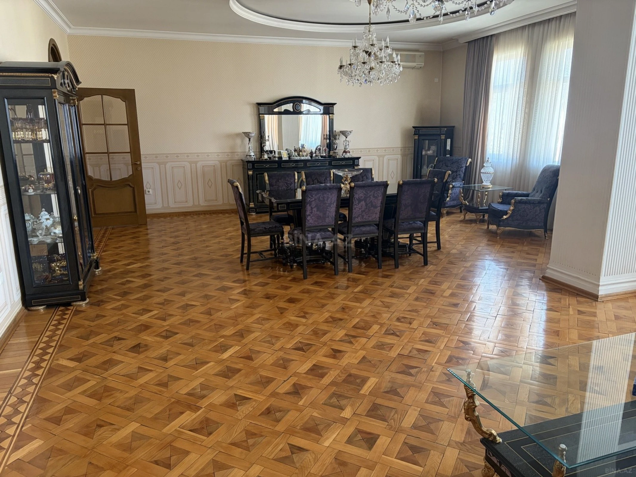 Satılır 6 otaqlı mənzil 440 m²