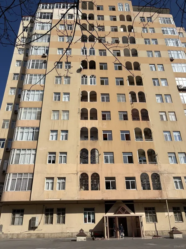 Satılır 6 otaqlı mənzil 440 m²