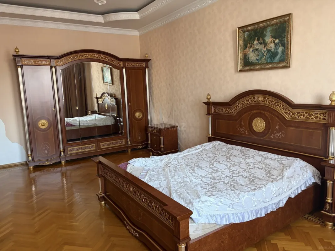 Satılır 6 otaqlı mənzil 440 m²