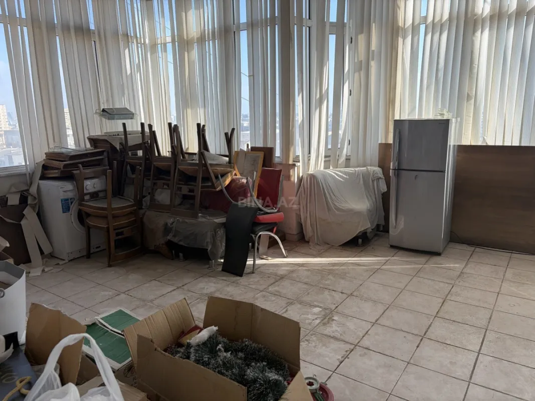 Satılır 6 otaqlı mənzil 440 m²