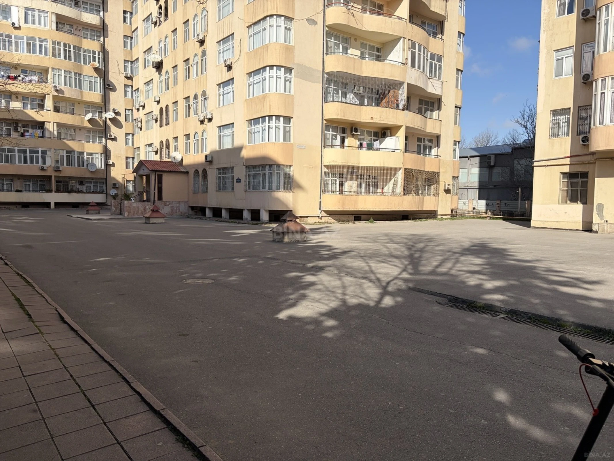 Satılır 6 otaqlı mənzil 440 m²