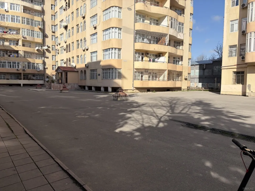 Satılır 6 otaqlı mənzil 440 m²