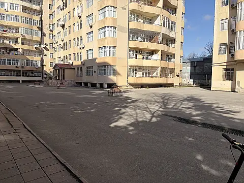 Satılır 6 otaqlı mənzil 440 m²