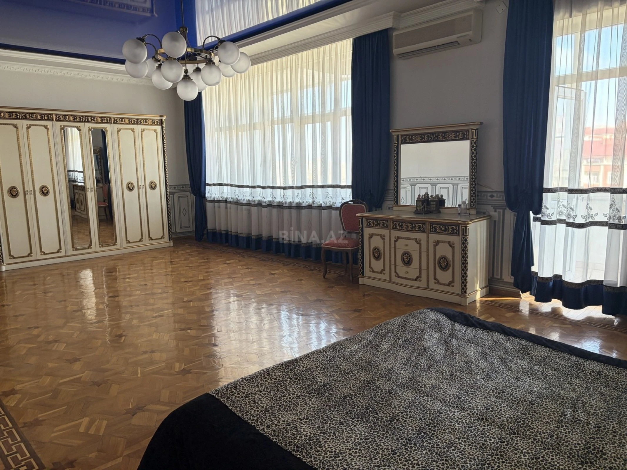 Satılır 6 otaqlı mənzil 440 m²