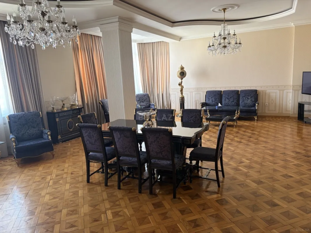 Satılır 6 otaqlı mənzil 440 m²