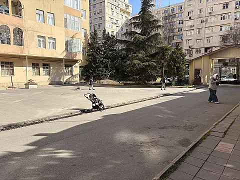 Satılır 6 otaqlı mənzil 440 m²