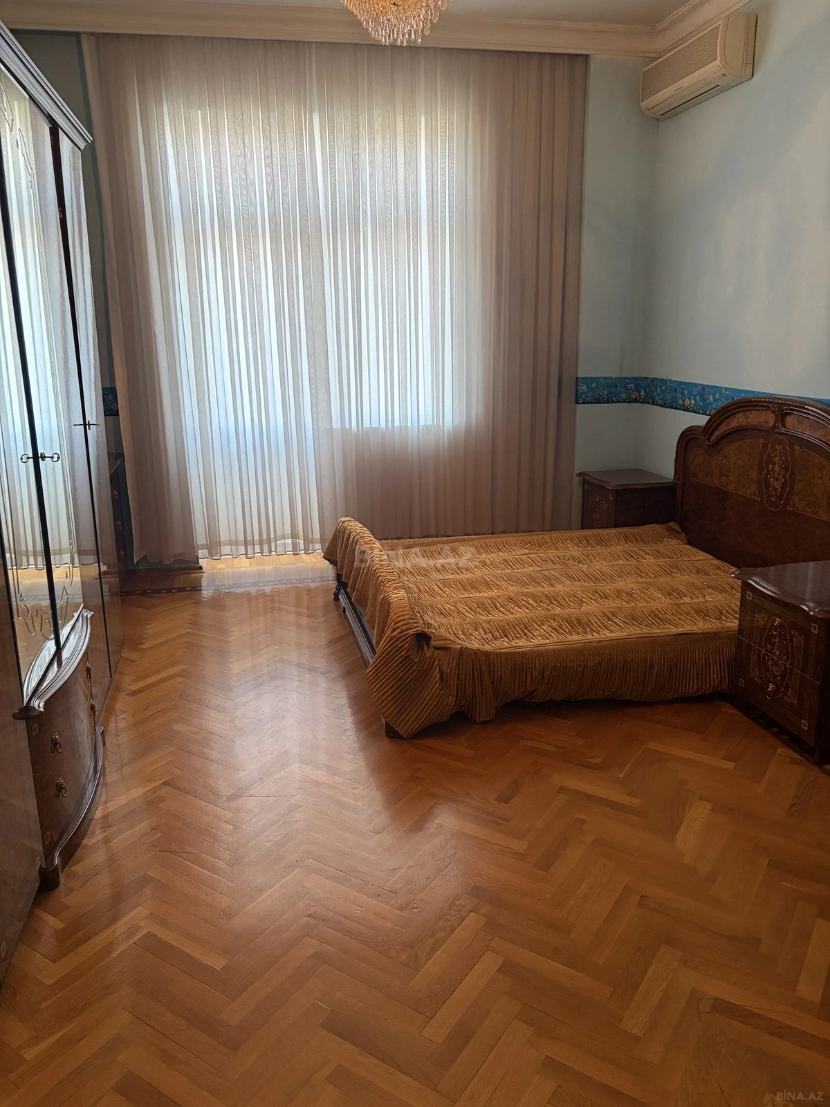 Satılır 6 otaqlı mənzil 440 m²