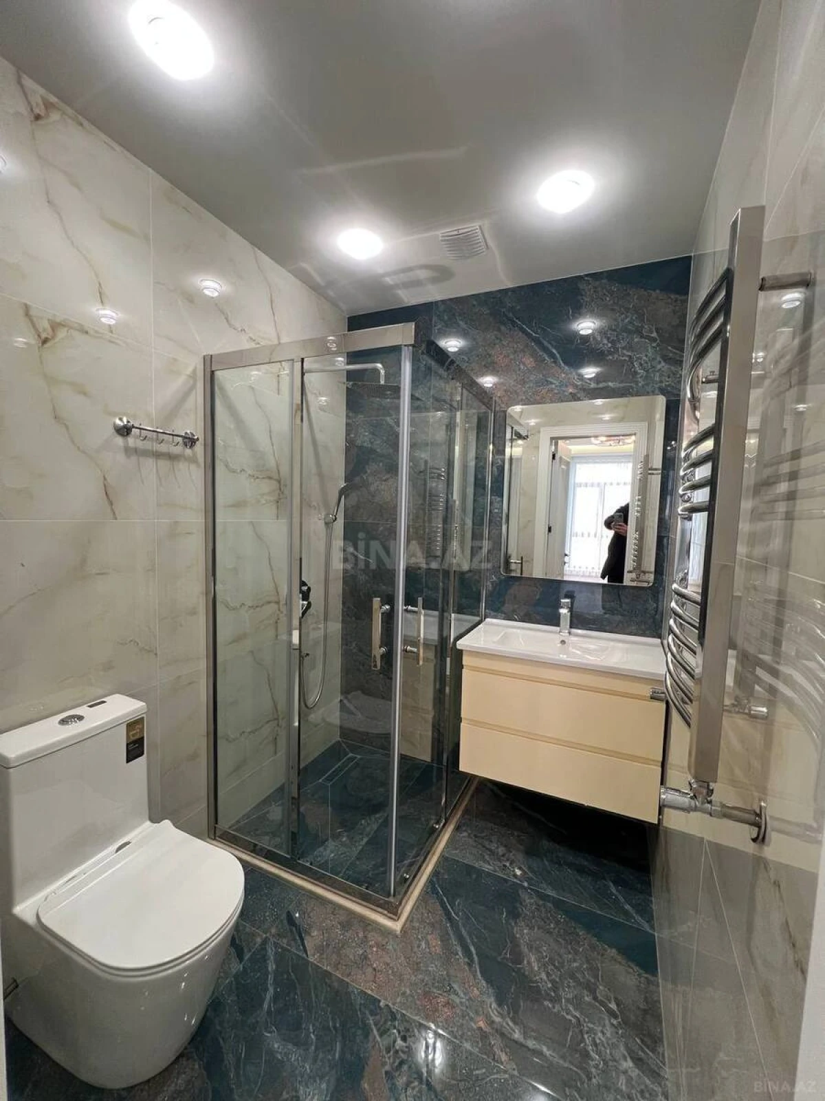 Satılır 4 otaqlı mənzil 137 m²