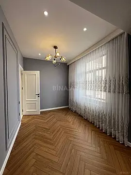 Satılır 4 otaqlı mənzil 137 m²