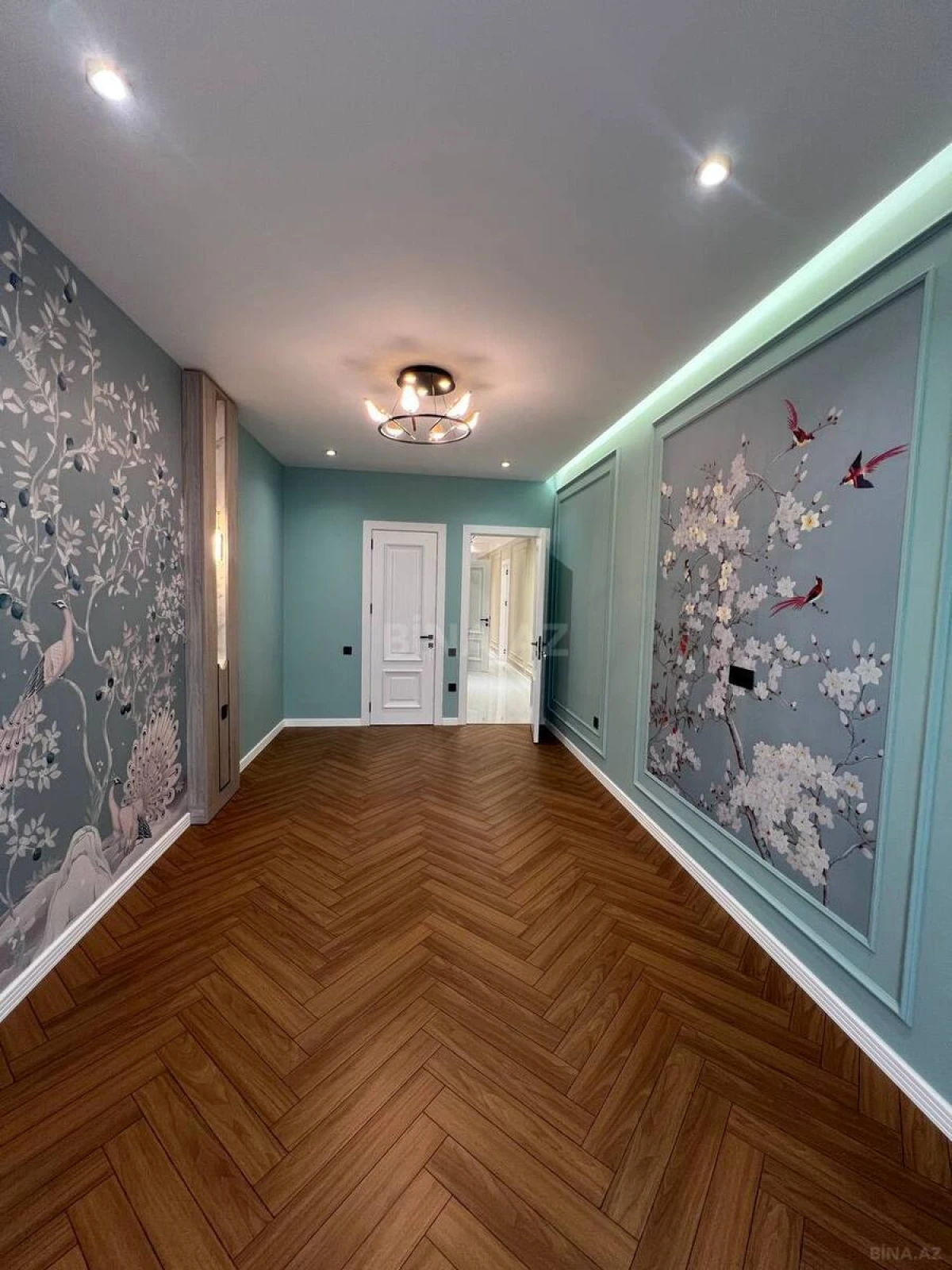 Satılır 4 otaqlı mənzil 137 m²