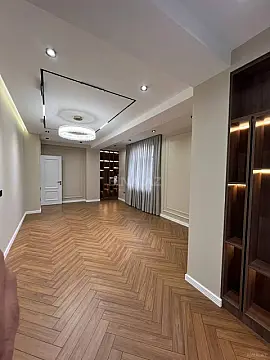 Satılır 4 otaqlı mənzil 137 m²