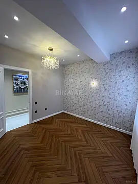 Satılır 4 otaqlı mənzil 137 m²