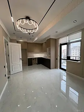 Satılır 4 otaqlı mənzil 137 m²