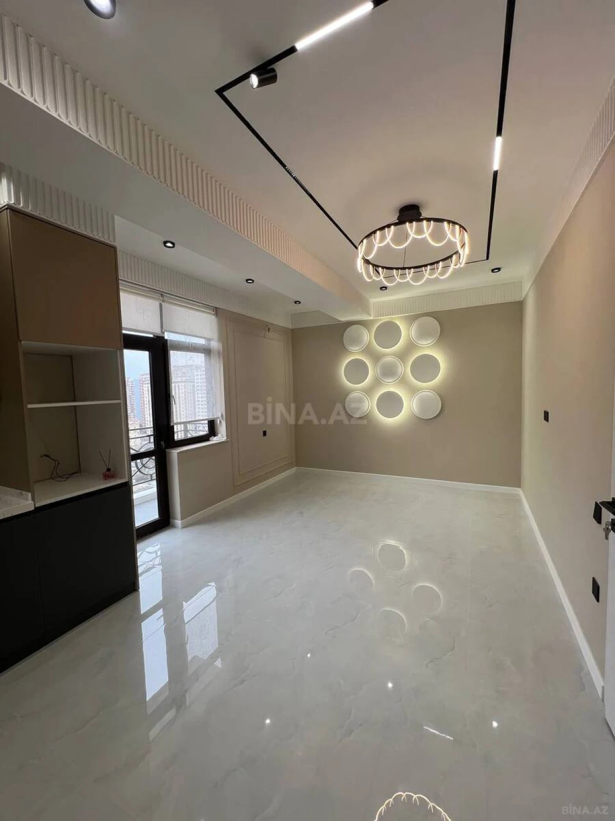 Satılır 4 otaqlı mənzil 137 m²